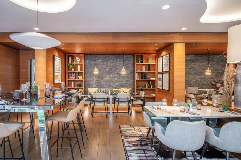 هتل رنسانس رپابلیک